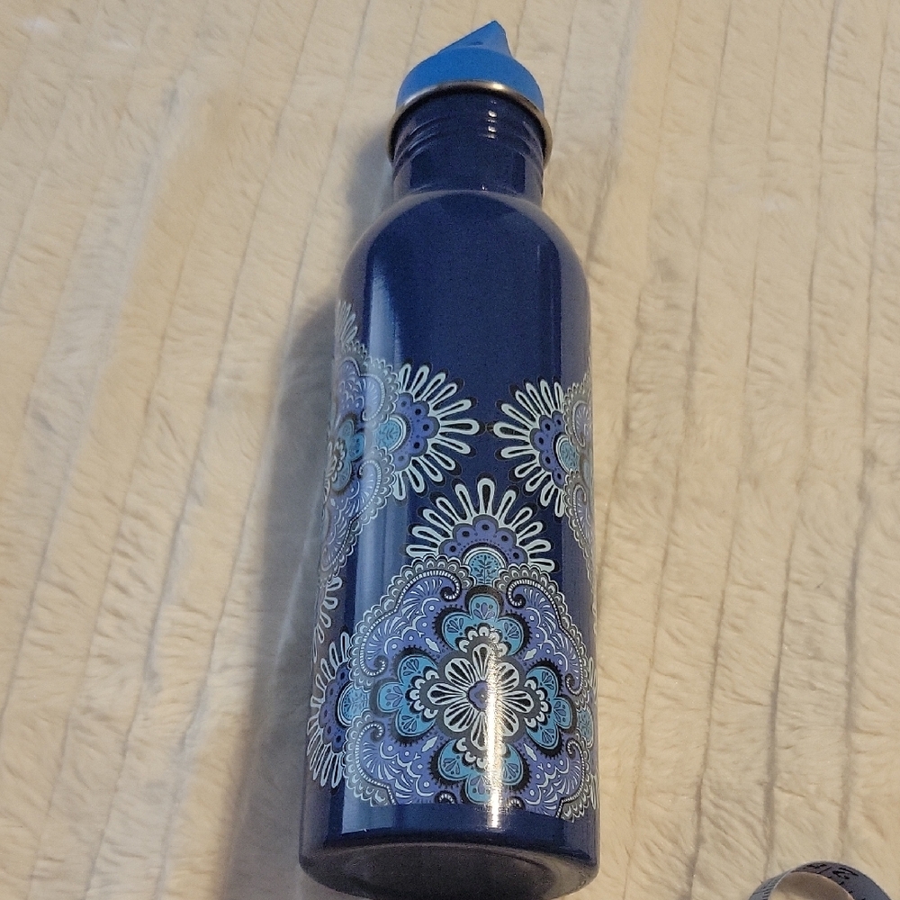 Vera Bradley Navy and Light Blue Floral Water Bottle 20 oz - Picture 7 of 10